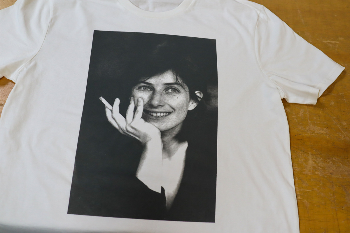 Het complete T-shirt met de zwart-wit foto